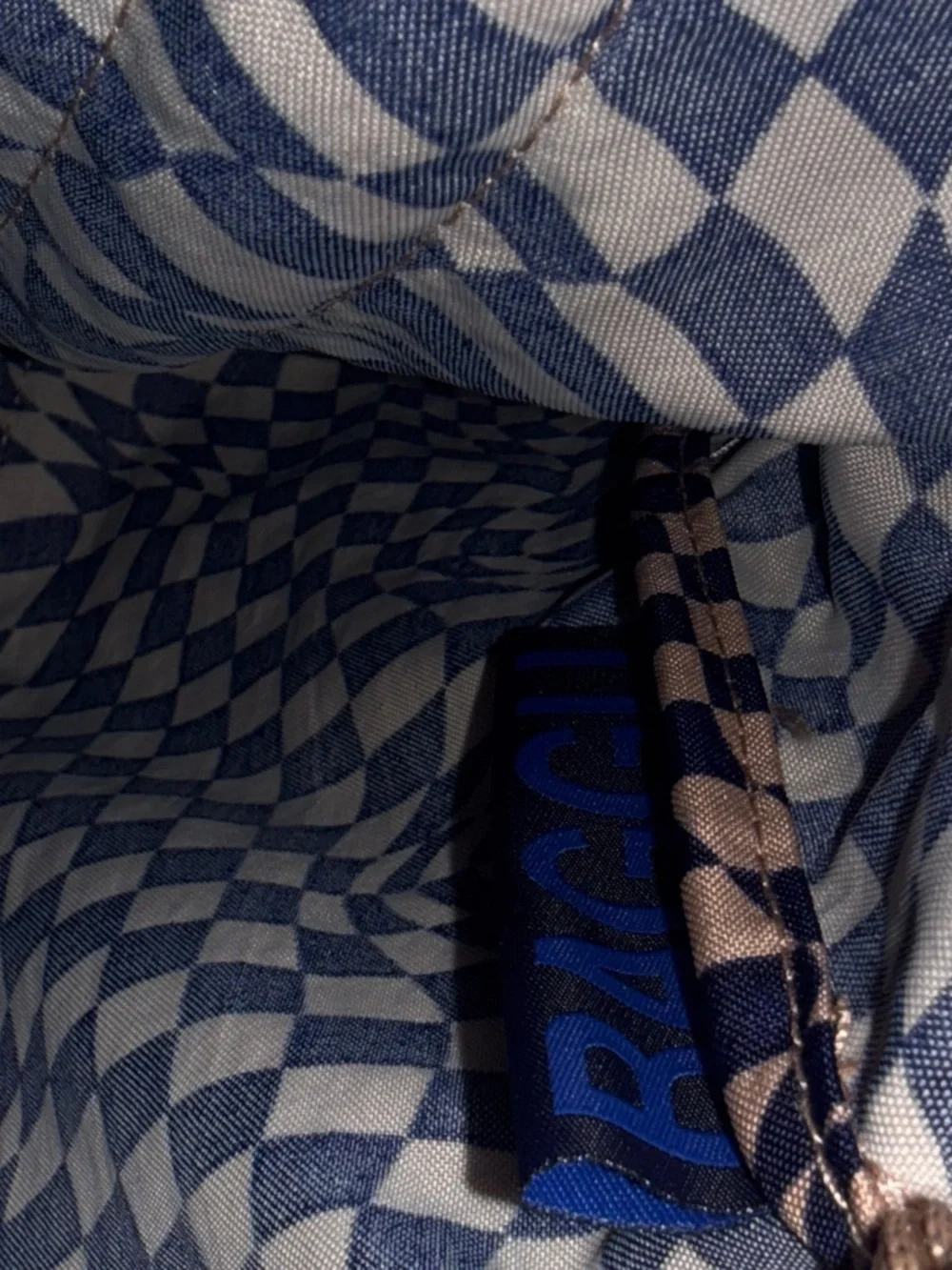 Baggu Trippy checker cloud carry on like new - Picture 4 of 5